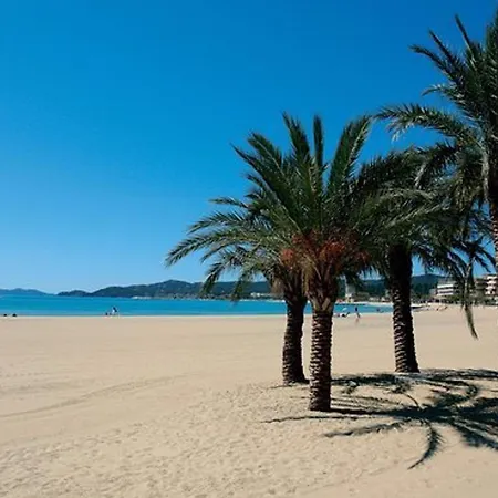 2 Pieces Au Lavandou Avec Terrasse, Wi-fi Et Parking Prive A 5min De La - Fr-1-251-710 Apartment